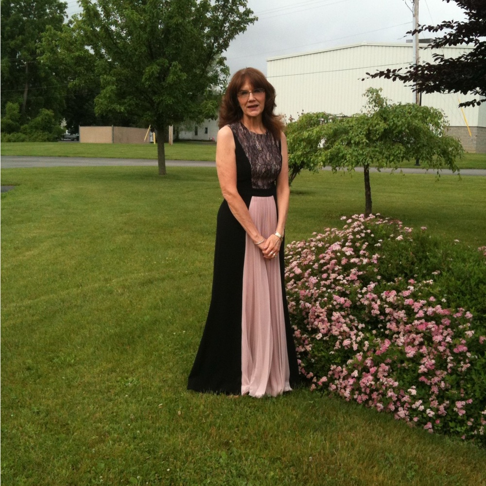 Prom or Morher of the Bride/Groom Elegant Black Pink Lace Gown sz 8 worn once